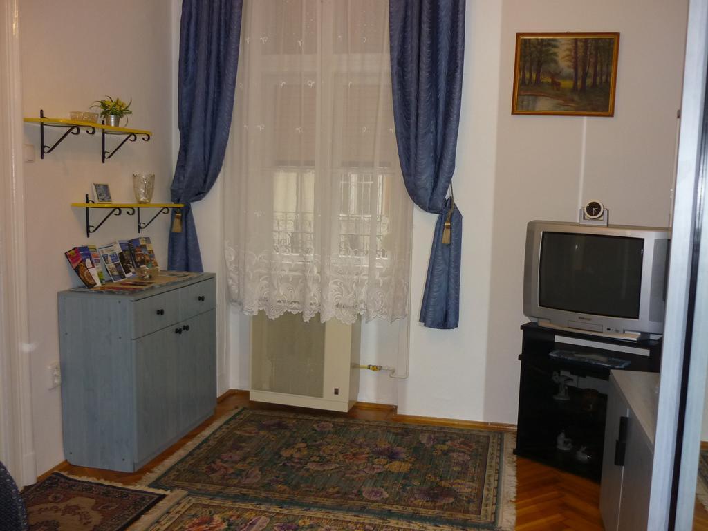 Joe Apartamento *